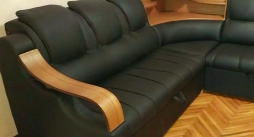 Перетяжка кожаного дивана. Площадь Революции
